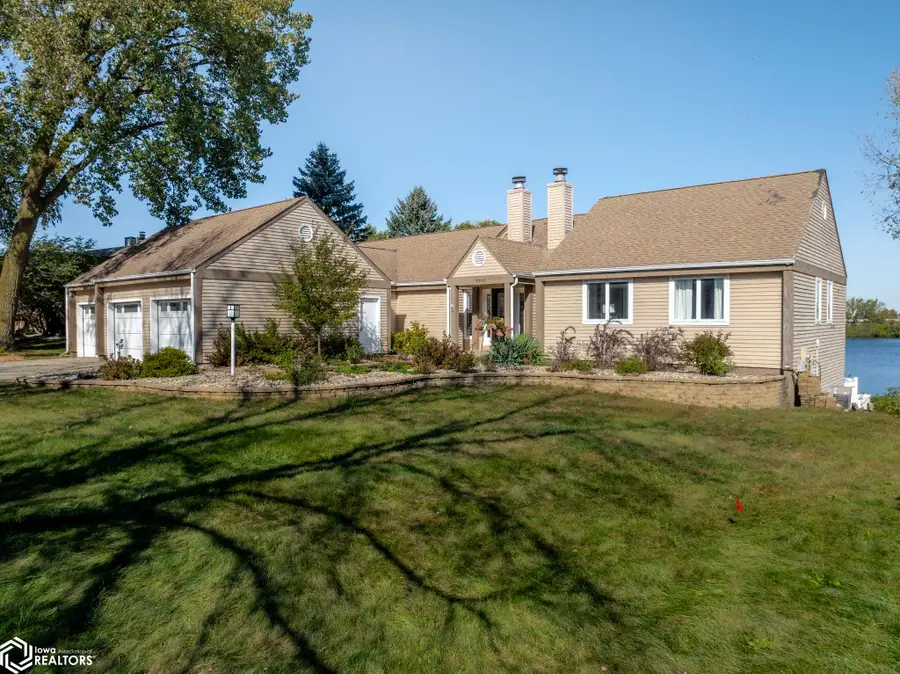 1000 Briarstone Drive, Mason City, IA 50401 - #2