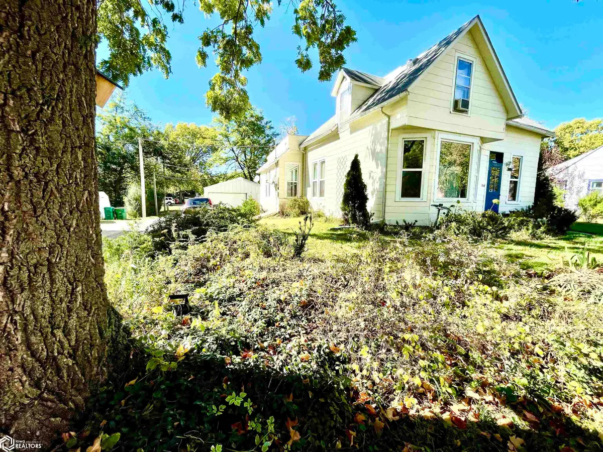 302 S Court Street, Fairfield, IA 52556 - Image #1