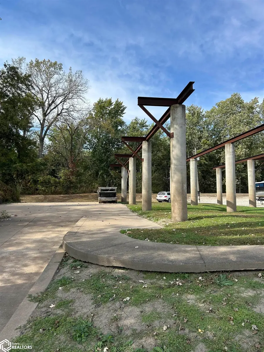 125 Oconnell Beach Road, Burlington, IA 52601 - Image #2