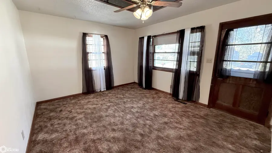 843 12th Street Se, Mason City, IA 50401 - #3