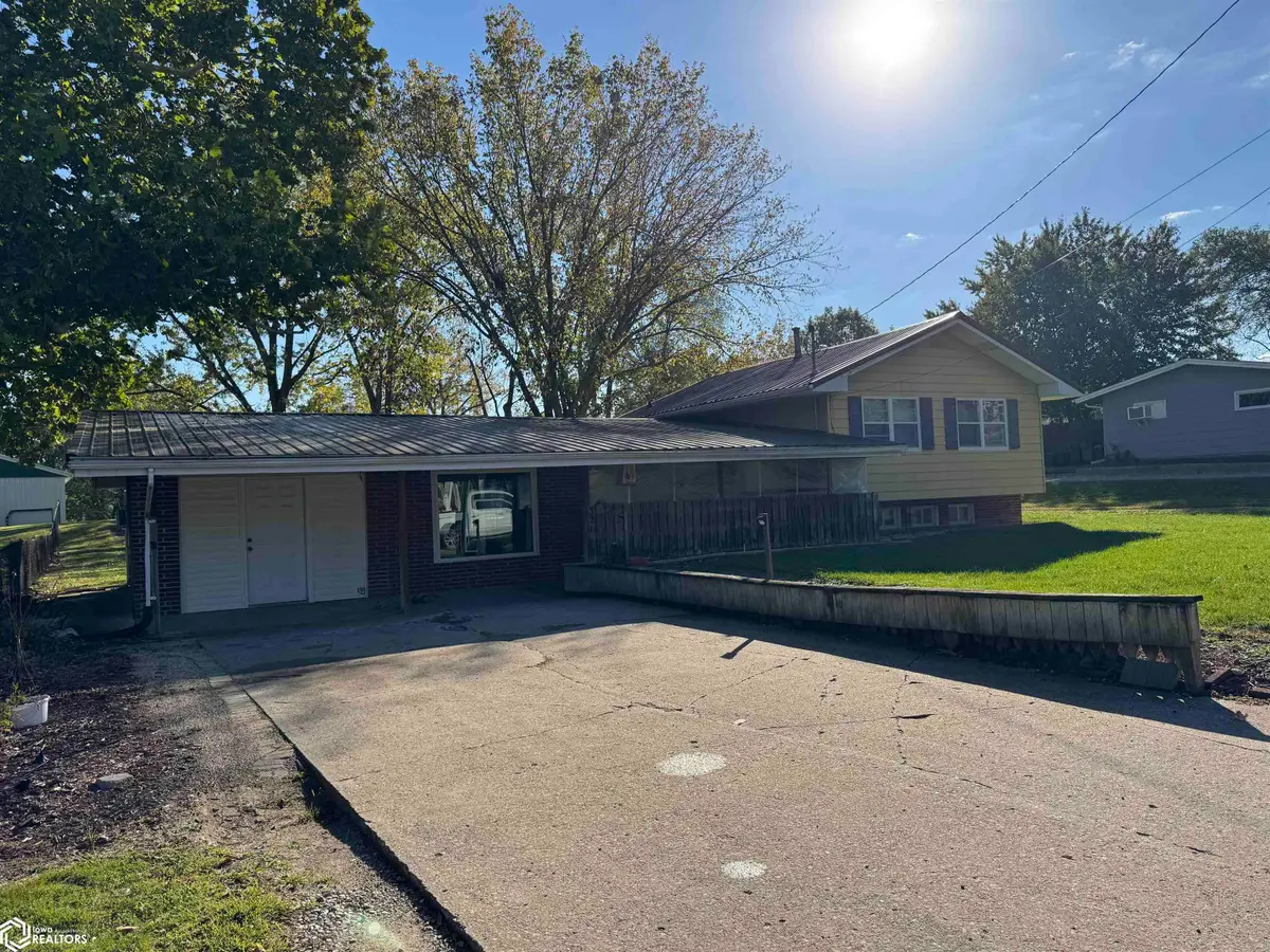 321 Keller Street, Sigourney, IA 52591 - #1