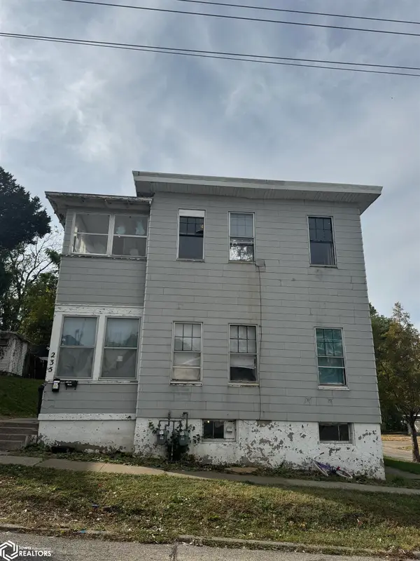 235 S 9th Street, Burlington, IA 52601
