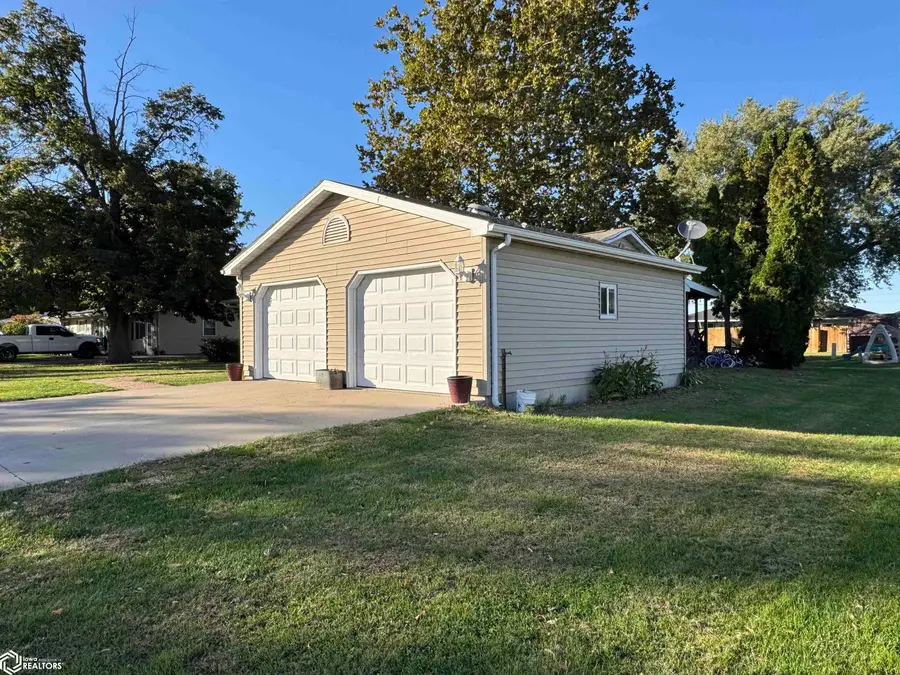 805 Pamela Street, Moravia, IA 52571 - Image #2