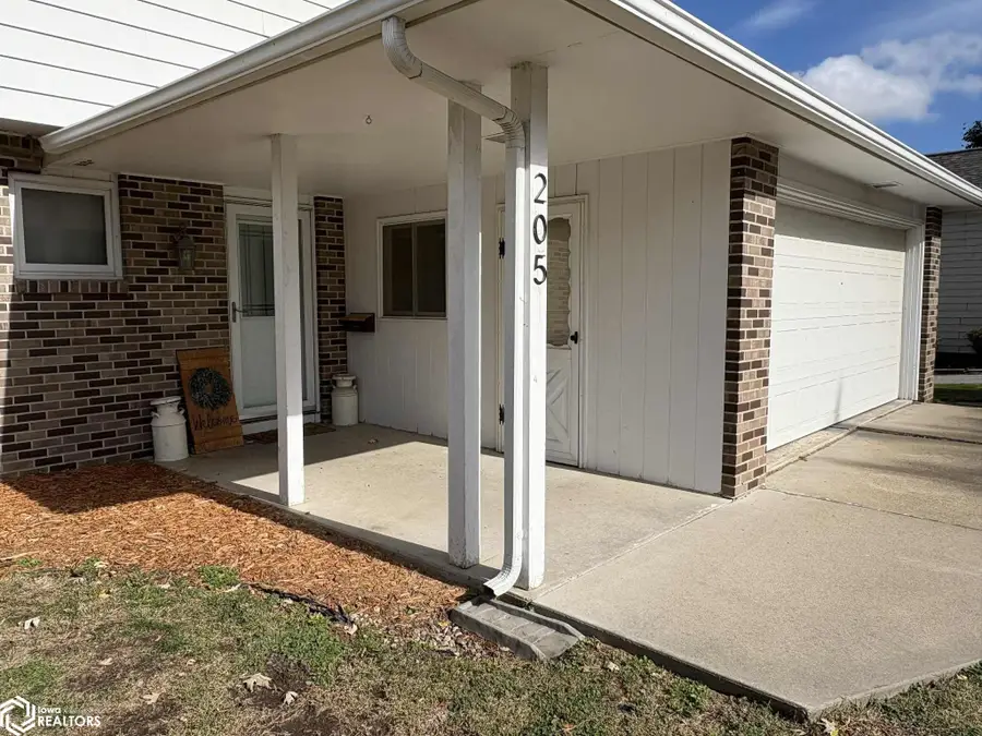 205 Washington Avenue W, Albia, IA 52531 - Image #2