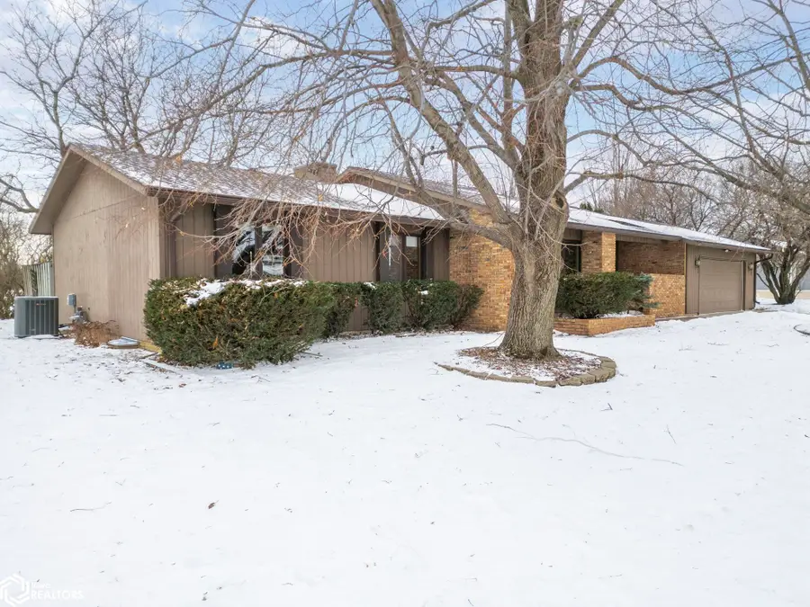 925 Briarstone Drive, Mason City, IA 50401 - #2