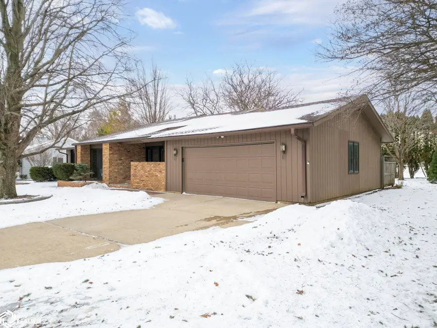 925 Briarstone Drive, Mason City, IA 50401 - #3
