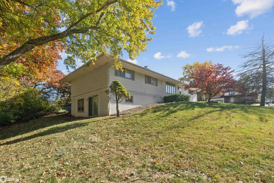 2612 Sunrise Lane, Burlington, IA 52601 - #3