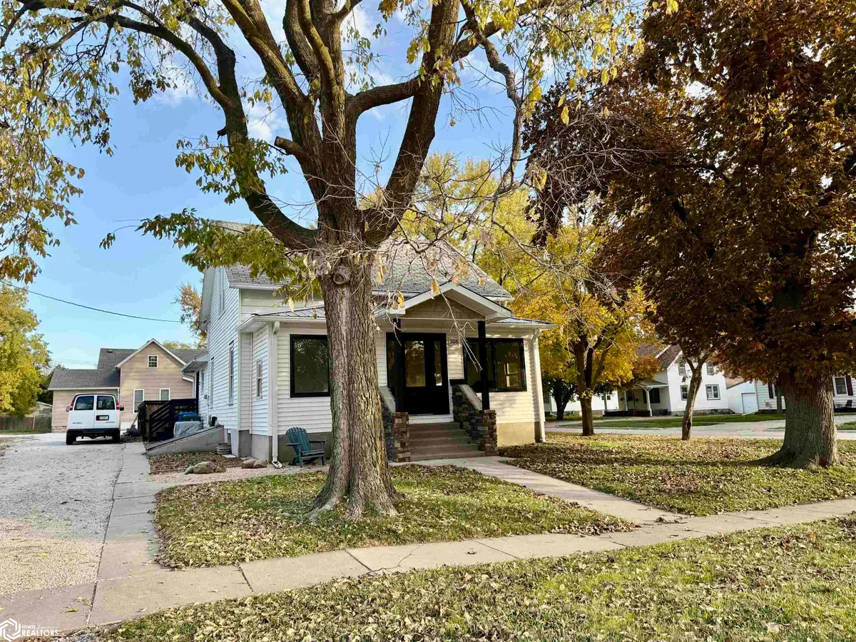 206 E Clark Street, Jefferson, IA 50129 - Image #1