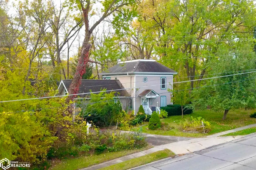 103 S 8th Avenue E, Newton, IA 50208 - Image #3