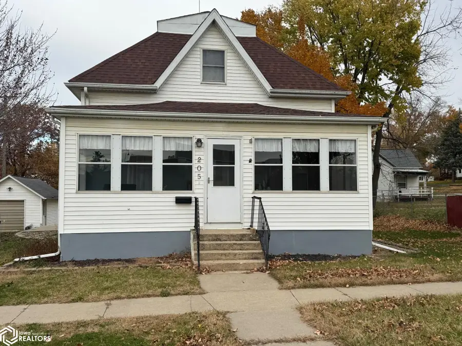 205 E Grace Street, Toledo, IA 52342 - Image #2