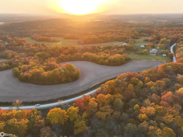 Seneca Road Nw, Swisher, IA 52338