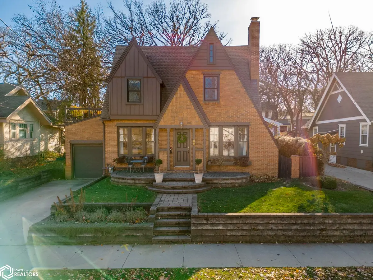 837 2nd St Nw, Mason City, IA 50401 - #1