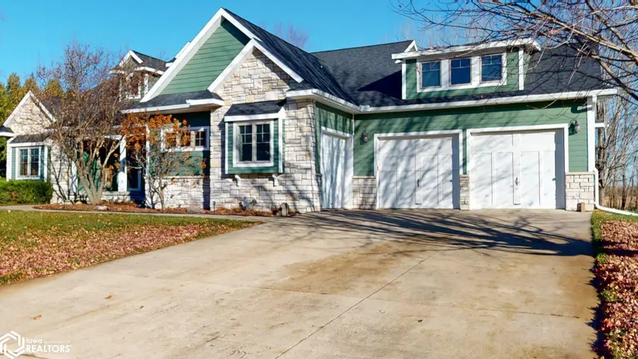 10 Deer Creek Court, Mason City, IA 50401 - #2