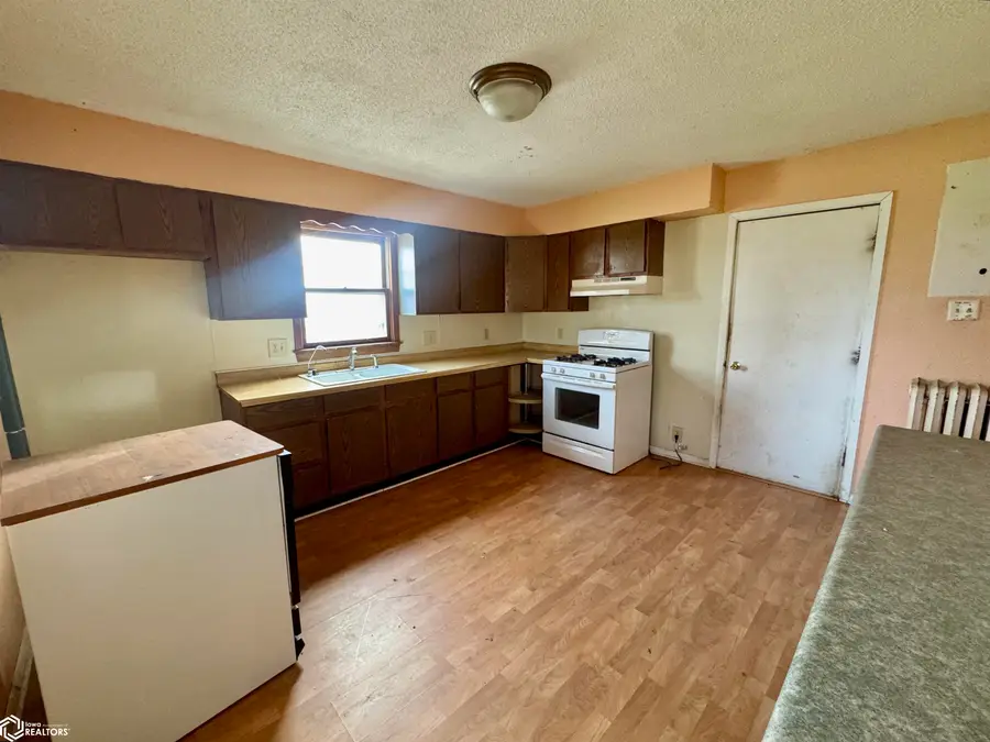 703 Oak Street, Williamsburg, IA 52361 - Image #3