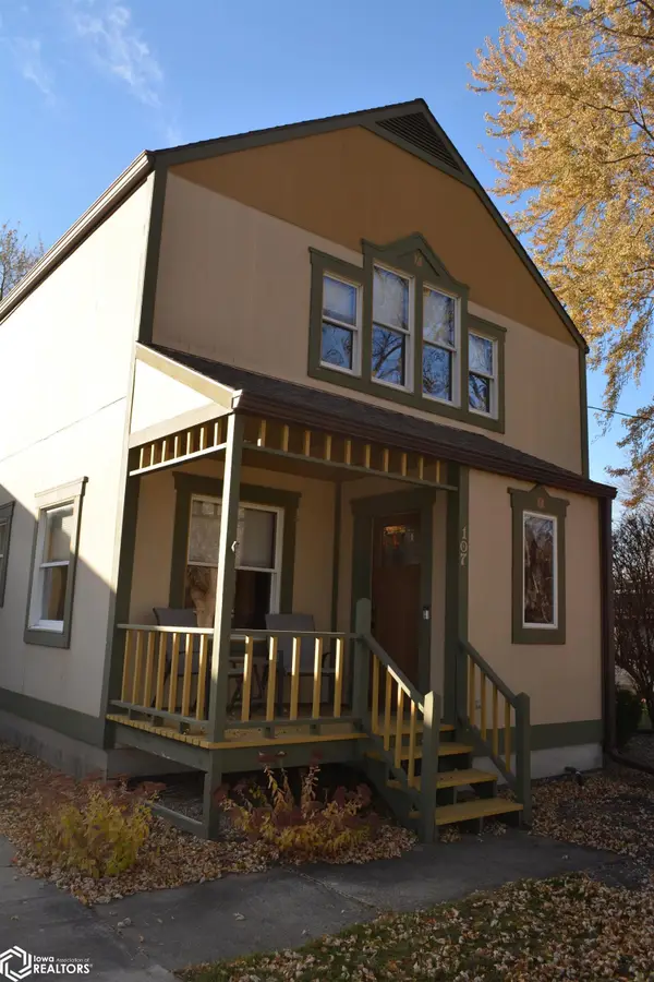 107 34th Street W, Clear Lake, IA 50428