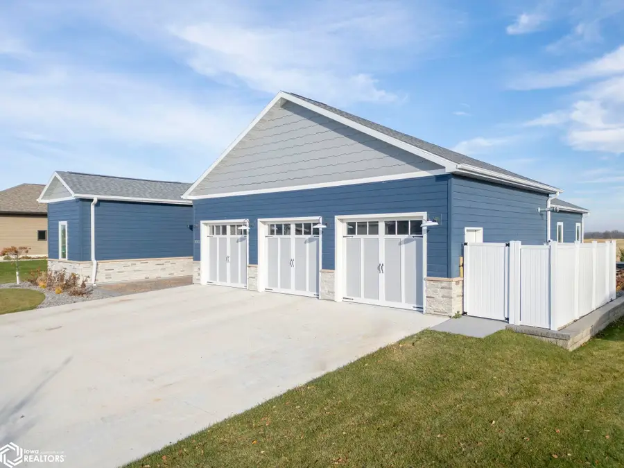 1757 S Illinois Avenue, Mason City, IA 50401 - #3