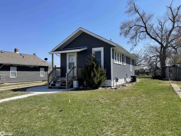1207 E Boone Street, Marshalltown, IA 50158