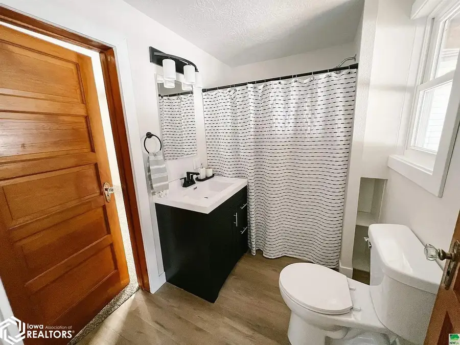 512 NW Colorado Avenue, Orange City, IA 51041 - Image #2