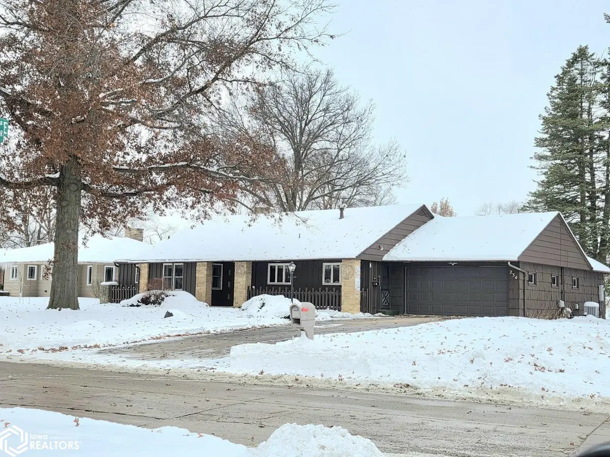234 Willowbrook Dr., Mason City, IA 50401 - #1