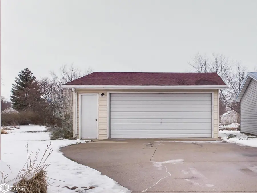 1109 9th Avenue E, Oskaloosa, IA 52577 - Image #2