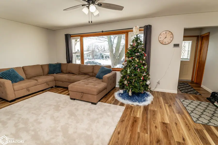 903 Walnut Street, Traer, IA 50675 - Image #2