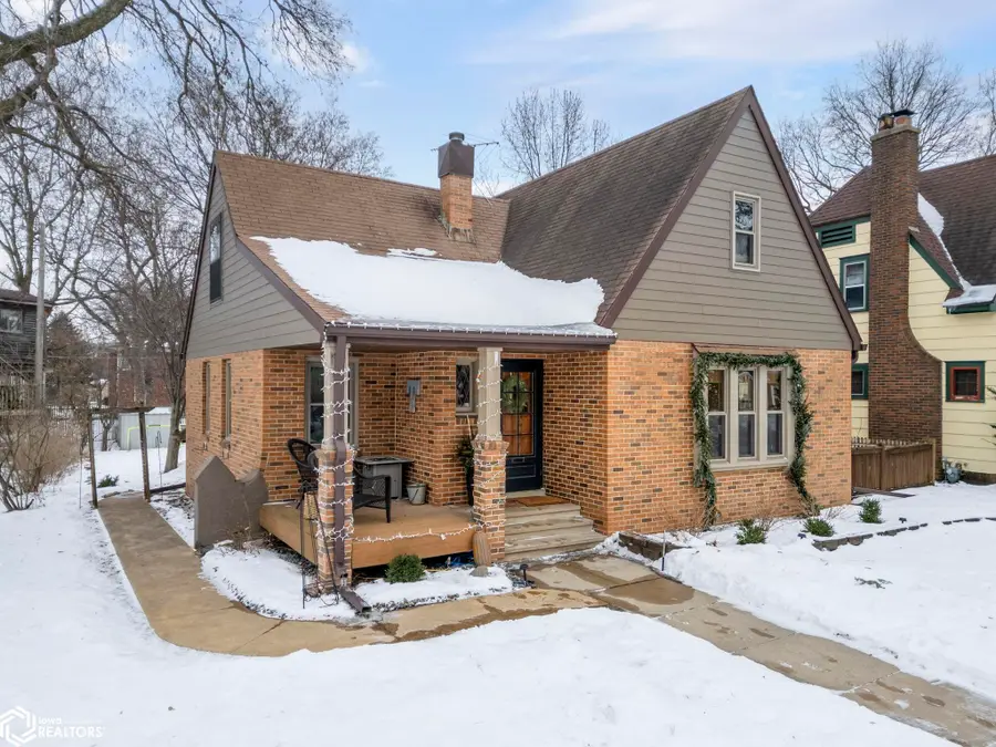 215 S Vermont Avenue, Mason City, IA 50401 - Image #2