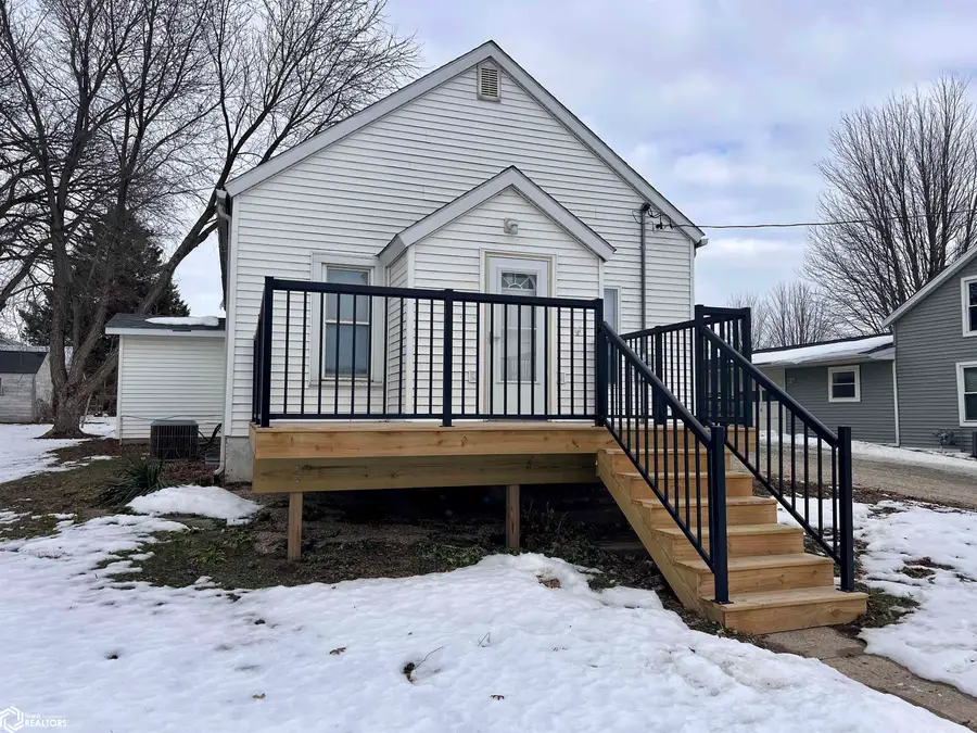 707 E 6th Street, Wellsburg, IA 50680 - #3