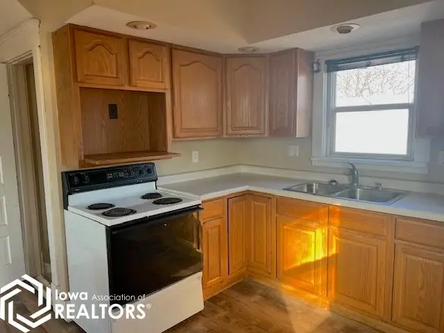 408 6th Avenue, Grinnell, IA 50112 - #3