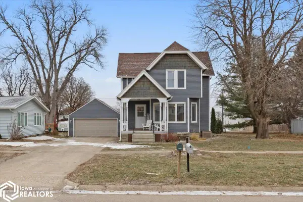 110 S Lubeck Street, Holstein, IA 51025