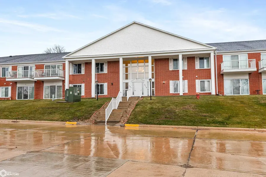 514 Olive Street E, Marshalltown, IA 50158 - Image #2