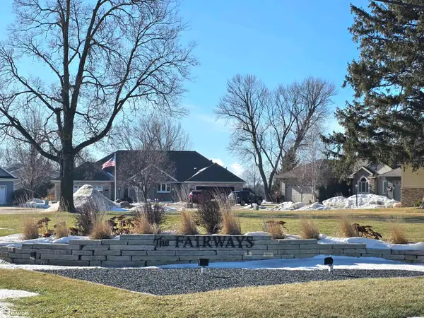 3245 Pinnacle Court, Mason City, IA 50401