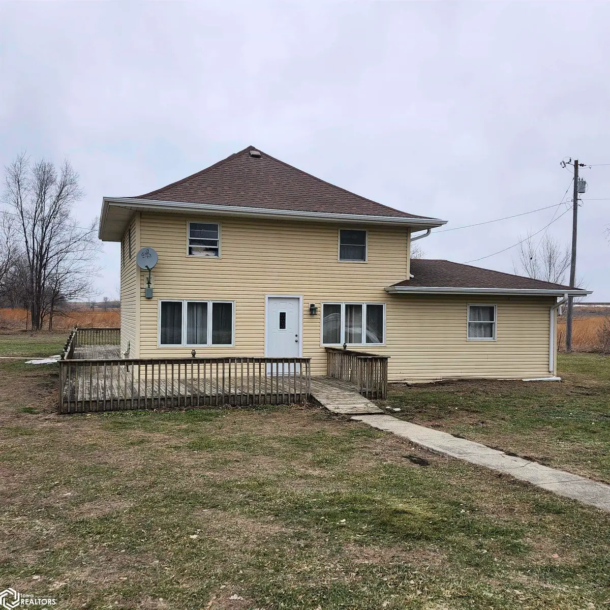 500 W King St, Bradgate, IA 50520 - #1