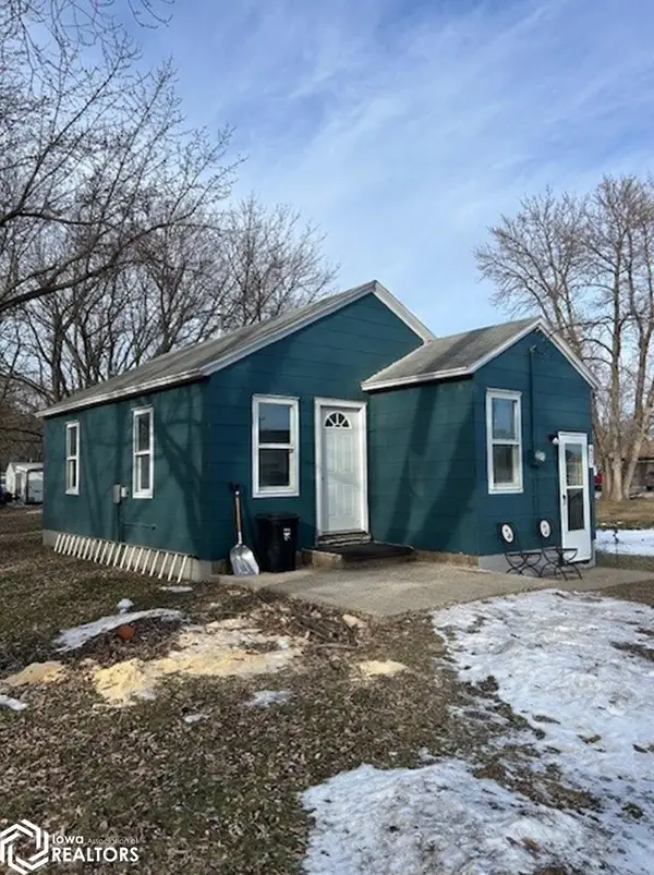 403 S Roberts Avenue, Graettinger, IA 51342