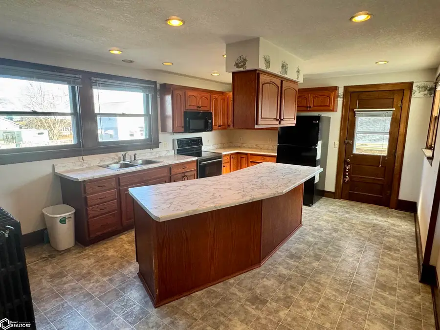 406 Washington Street, Victor, IA 52347 - Image #2