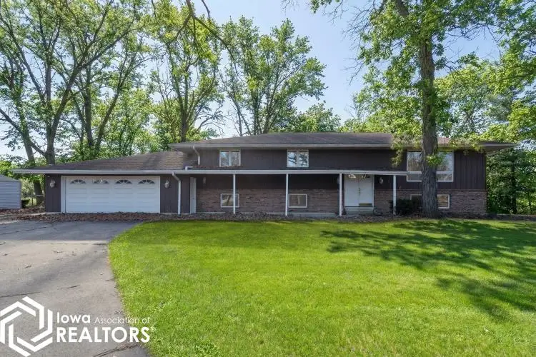 11779 Greenwood Drive, Burlington, IA 52601 - Image #1