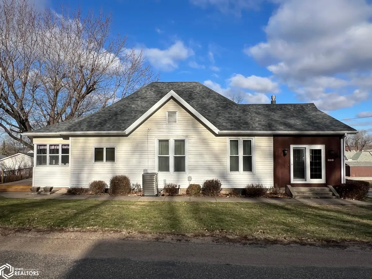 491 Cedar St, Dallas City, IL 62330 - Image #1