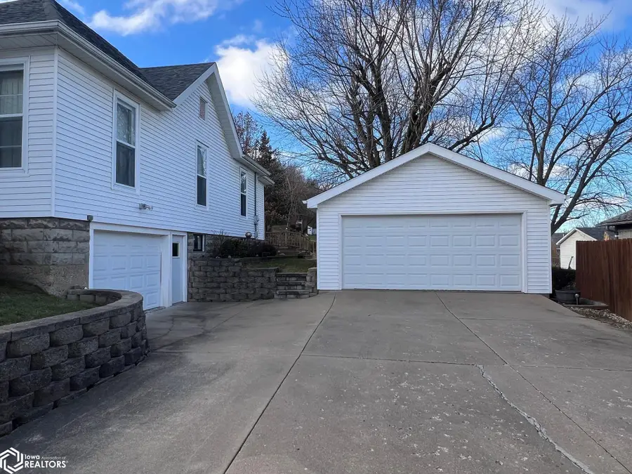 491 Cedar St, Dallas City, IL 62330 - Image #2