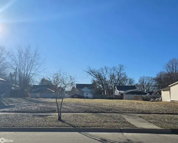 606 3rd Avenue E, Oskaloosa, IA 52577