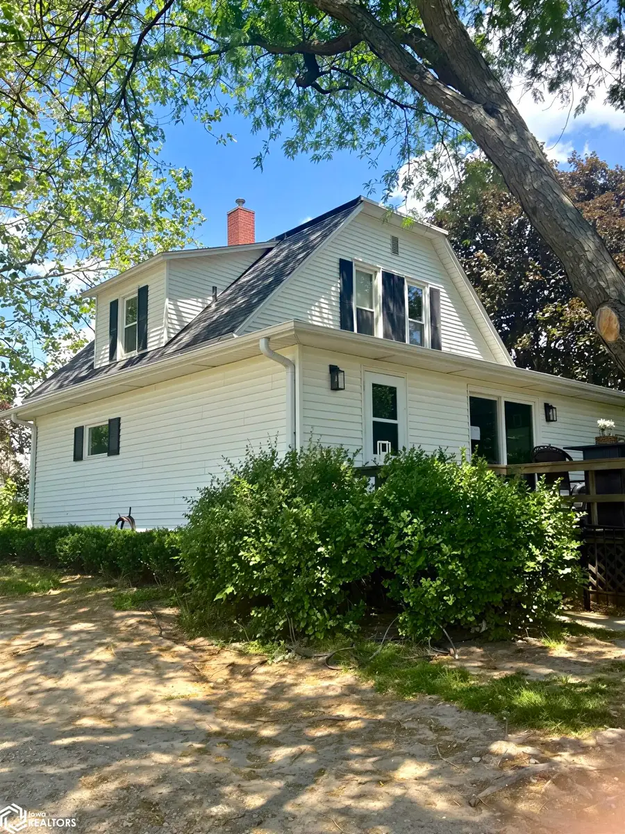 207 W Marion Street, Sigourney, IA 52591 - #2