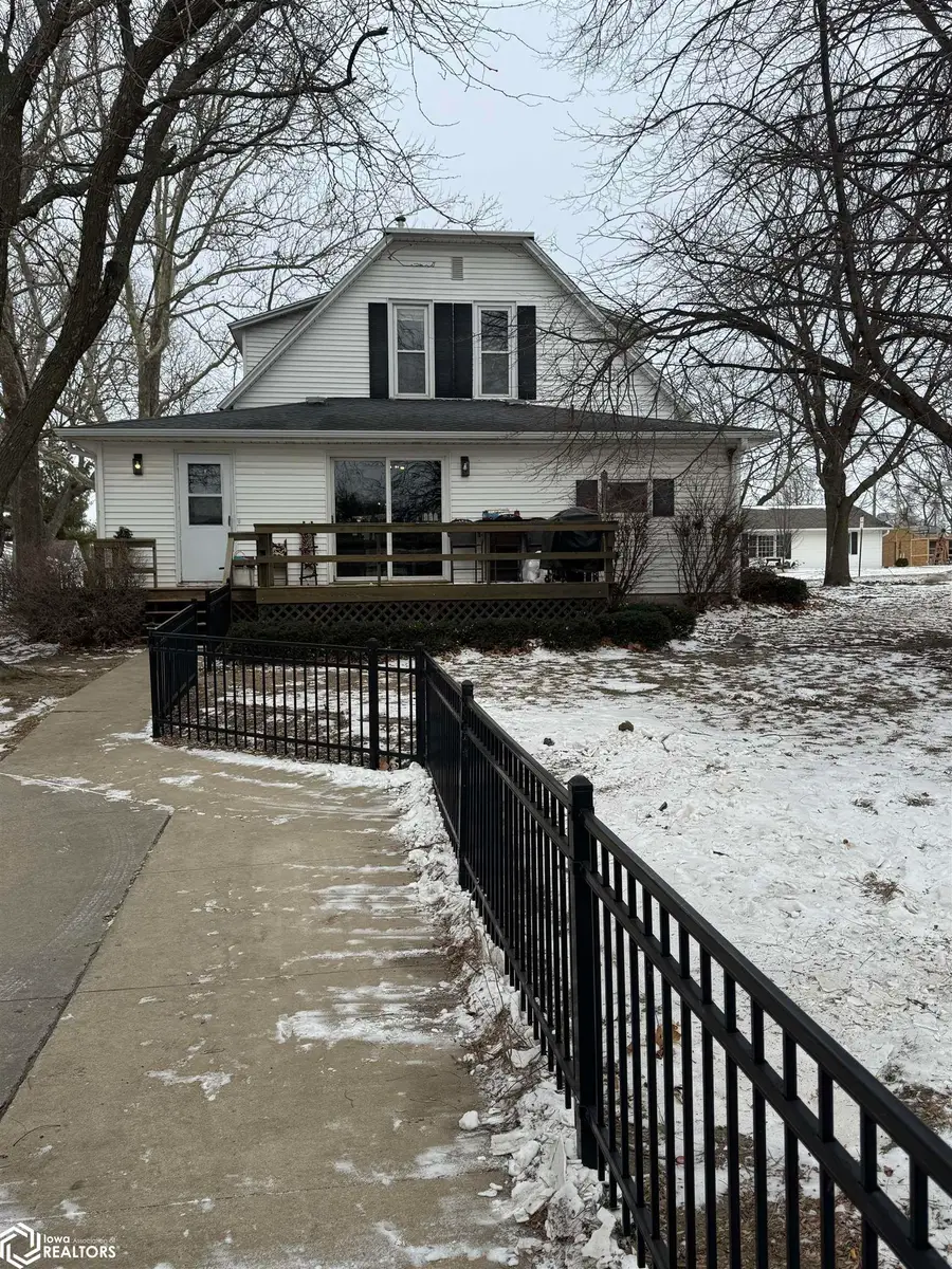 207 W Marion Street, Sigourney, IA 52591 - Image #2