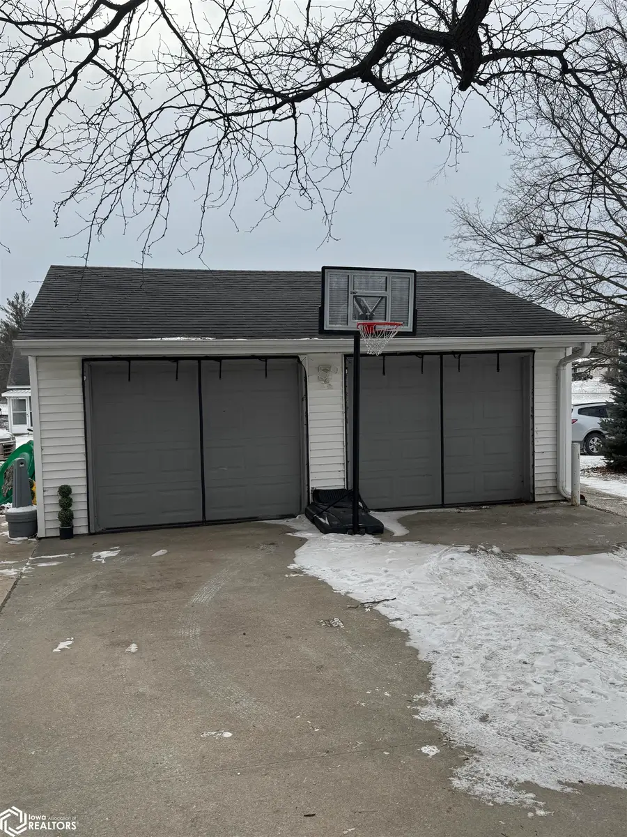 207 W Marion Street, Sigourney, IA 52591 - Image #3