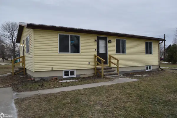 206 N Locust Street, Kanawha, IA 50447