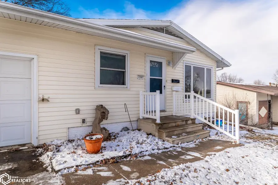 1207 Glenwood Terrace, Marshalltown, IA 50158 - Image #2