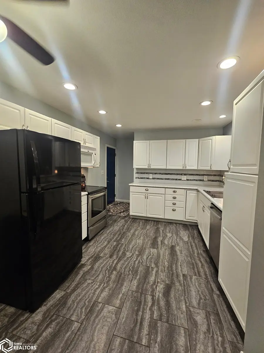 1207 Glenwood Terrace, Marshalltown, IA 50158 - #2
