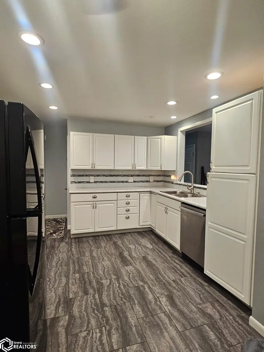 1207 Glenwood Terrace, Marshalltown, IA 50158 - #3