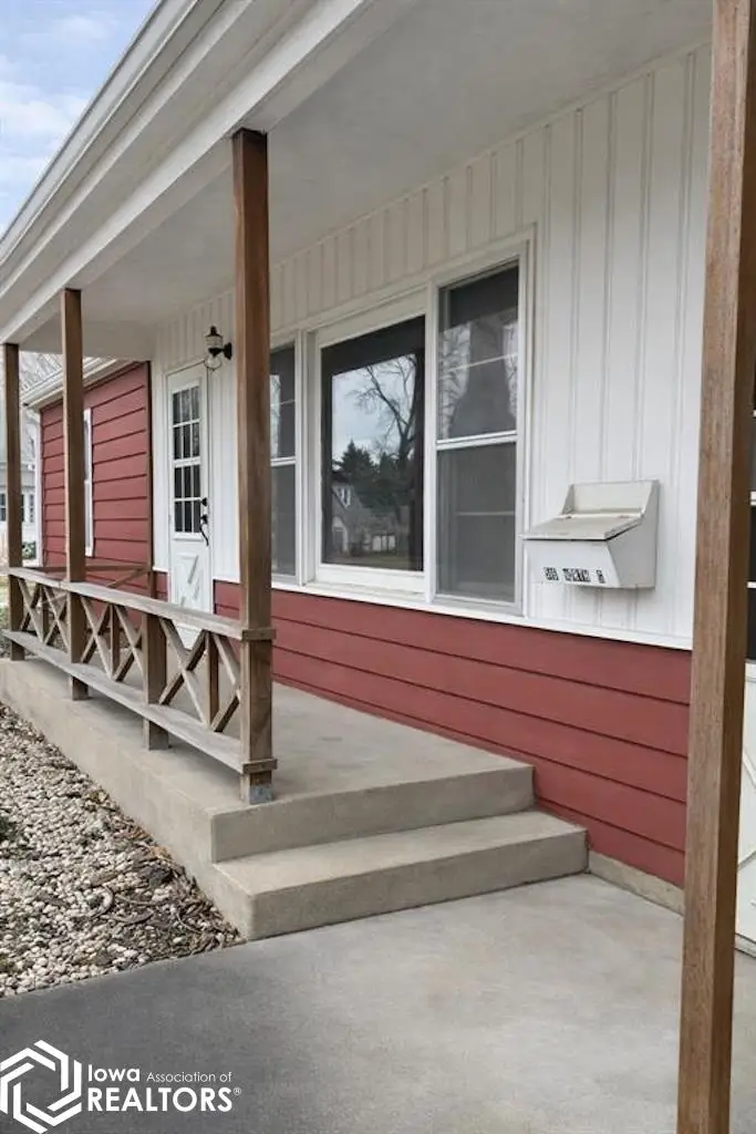 516 N G Street, Oskaloosa, IA 52577 - #3