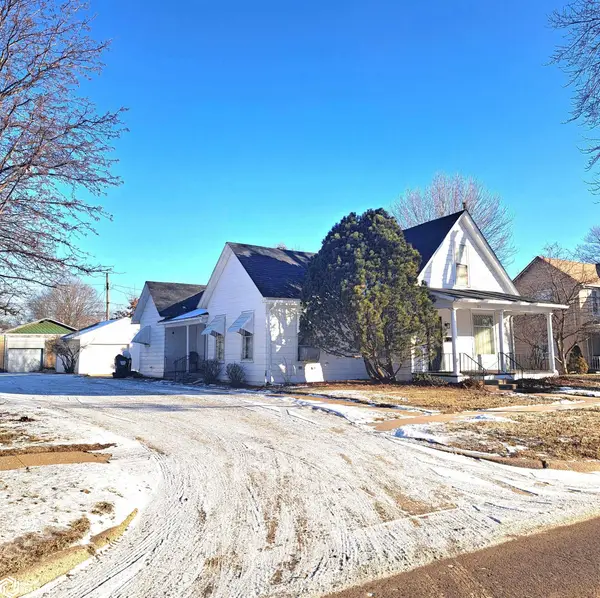 315 Benton Avenue E, Albia, IA 52531