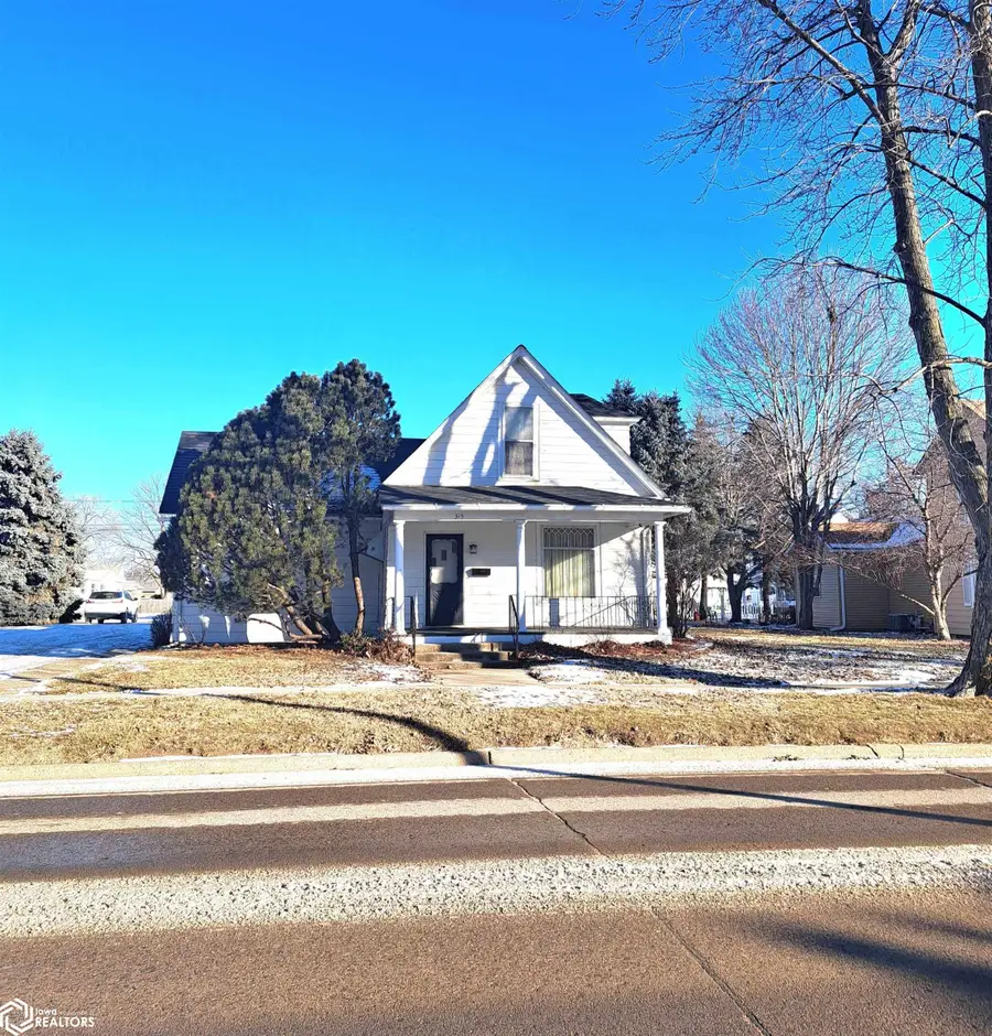 315 Benton Avenue E, Albia, IA 52531 - Image #2