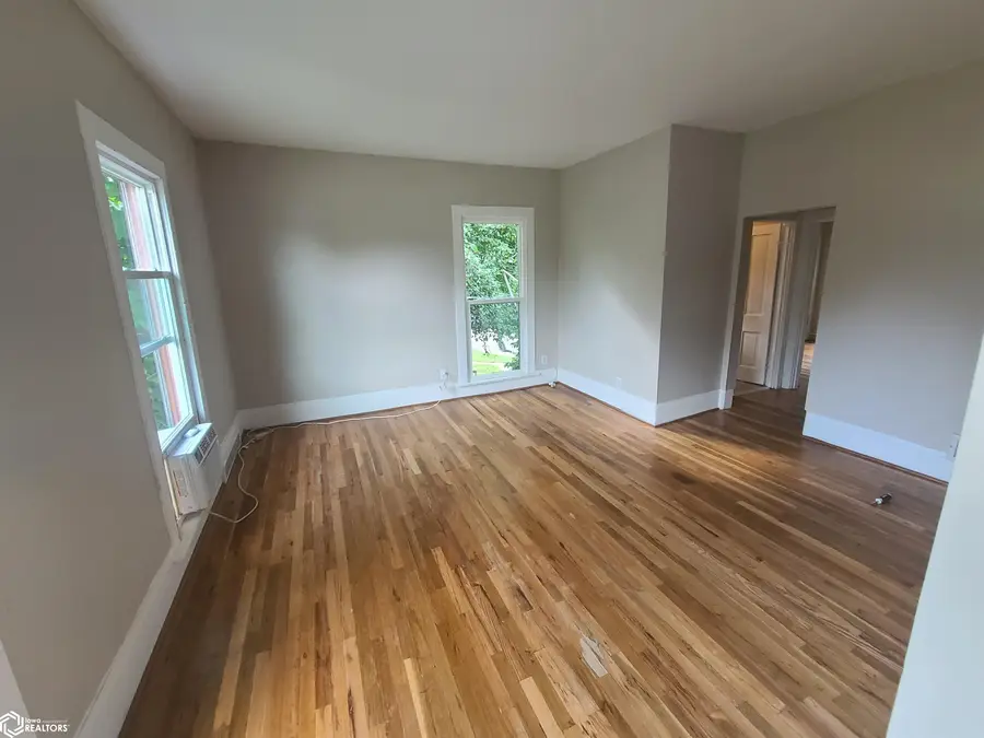 307 E Briggs Avenue, Fairfield, IA 52556 - Image #3