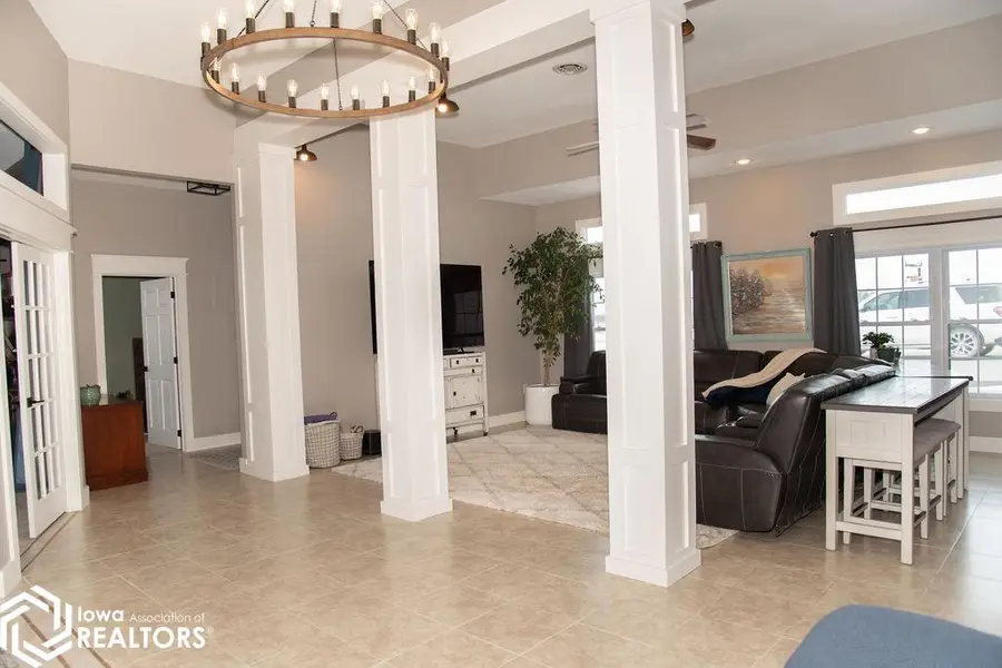 18420 Timber Avenue, Bloomfield, IA 52537 - Image #2